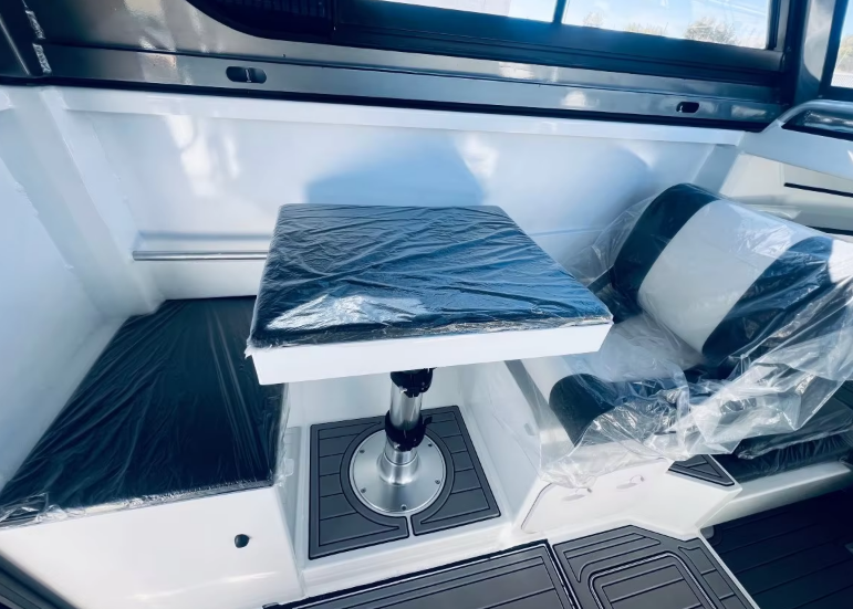 Calypso Stealth 955 family boat, max capacity 12 persons 