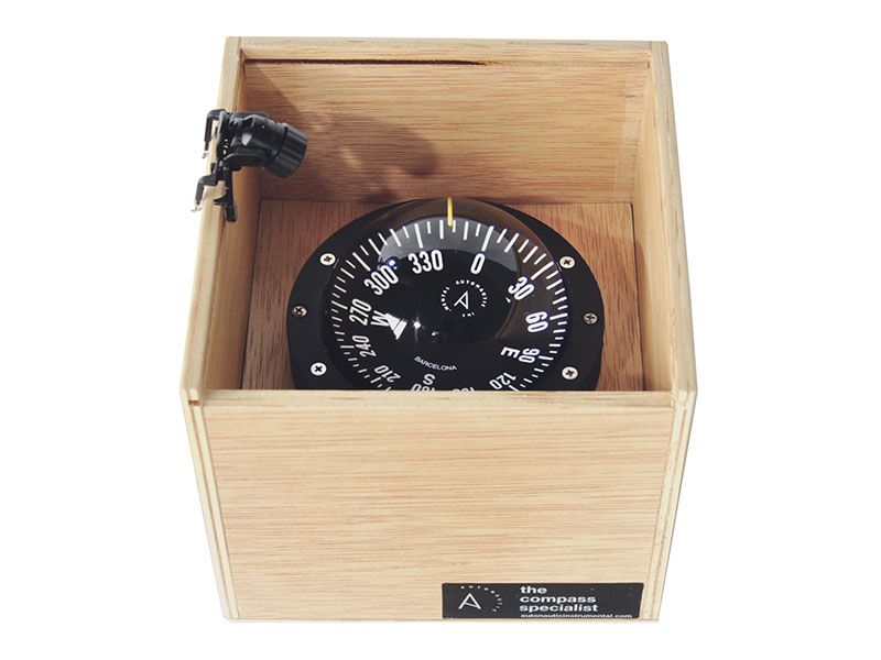 Autonautic 85mm compass in wooden box with LED auxiliar light C4-00108, part no: C4-00108 / La bàn Autonautic 85mm trong hộp gỗ có đèn LED phụ trợ C4-00108, mã sản phẩm: C4-00108
