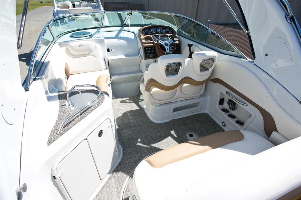 crownline-boats-cruiser-cr-264cr-feature-19 (1).webp