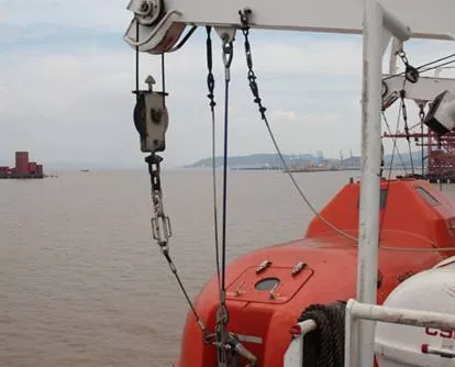 Lifeboat Hanging Off Pendant, galvanized wire diameter 22mm x length 1,600mm / Dây đeo treo xuồng cứu sinh, dây thép mạ kẽm đường kính 22mm x chiều dài 1.600mm