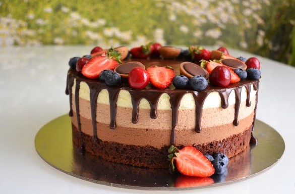3 Chocolates Cake (Pcs)