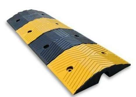 [GOGIAMTOC1CONG] Heavy-Duty 1-Channel Rubber Cable Protector (3.5" Channels) / Gờ giảm tốc luồn dây điện
